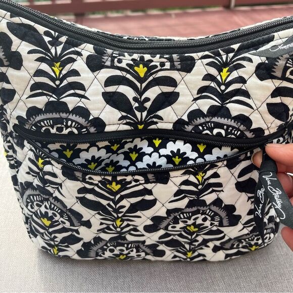 Vera Bradley, black&white w/neon yellow petals crossbody purse,adjustable handle - Picture 3 of 14